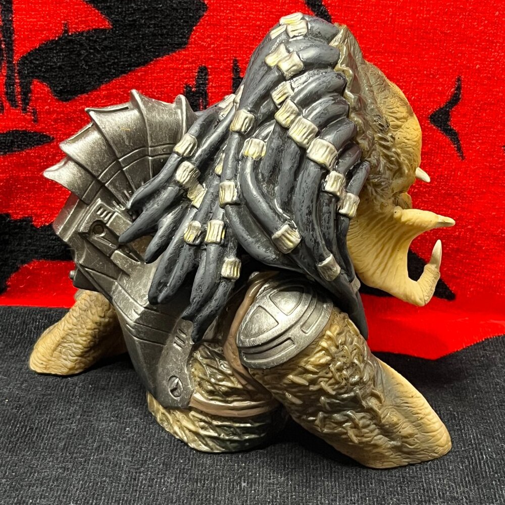 Predator Bust Bank. Diamond Select. Excellent Condition - Picture 4 of 7